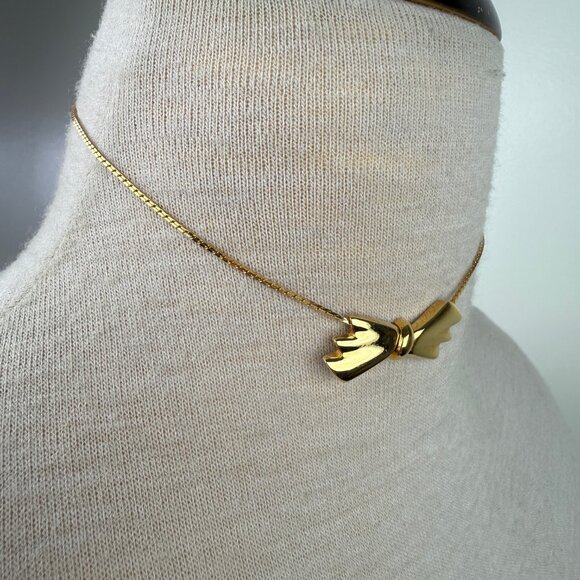 Vintage Monet Gold Tone Bow Pendant Necklace 14.75" - Picture 3 of 7